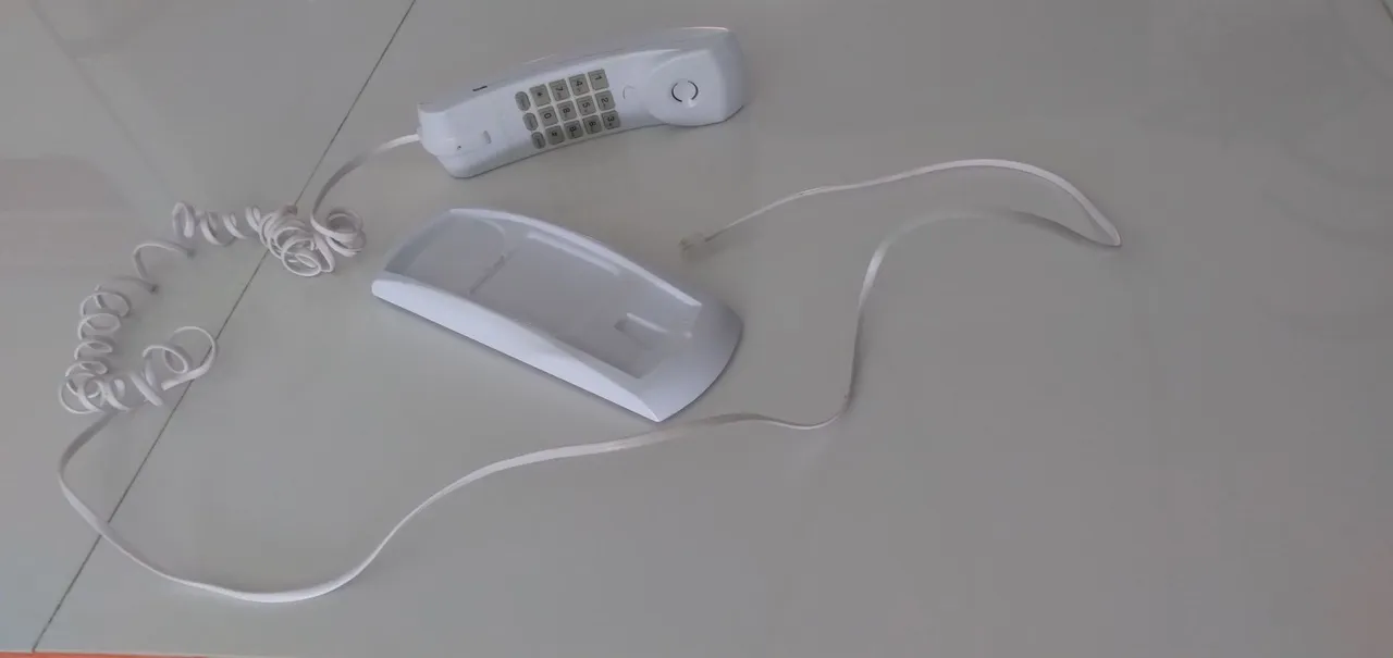 Telefone fixo com fio, seminovo