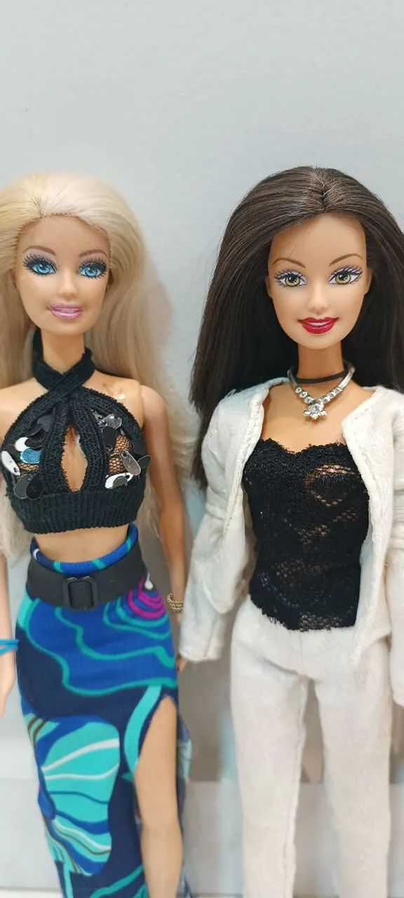 5 Bonecas Barbie - Diversas Roupas e Acessórios - Foto 2