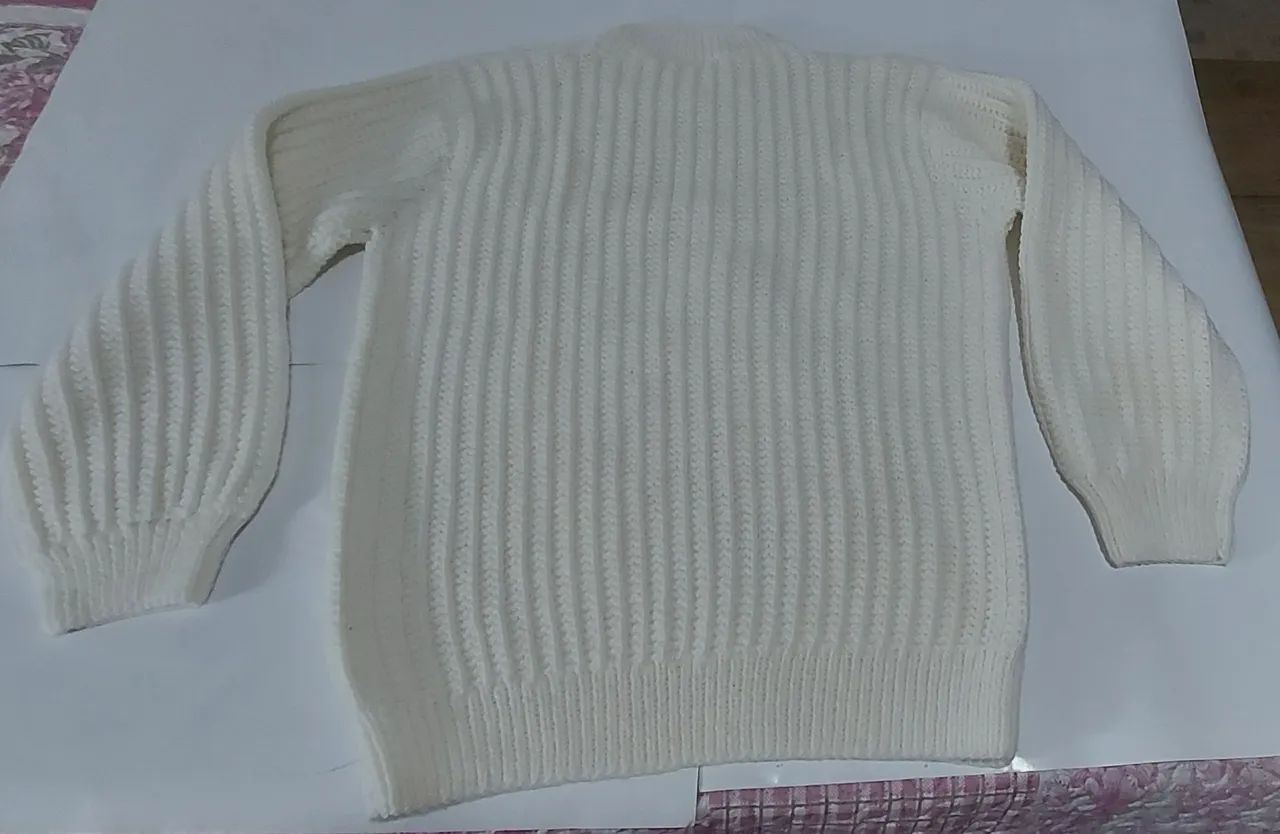 Blusa de Lã Branca,  feita a mão  - Foto 2