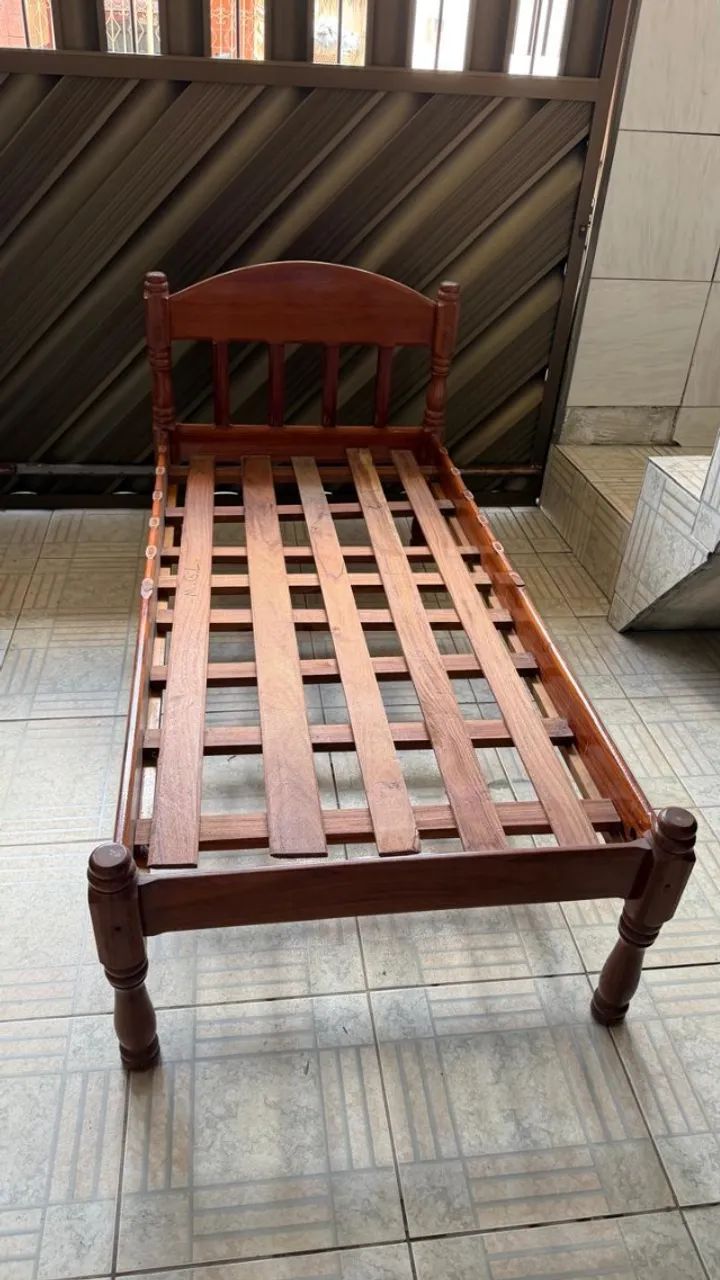 Conjunto com Rack, sapateira e cama de solteiro de madeira - Foto 3