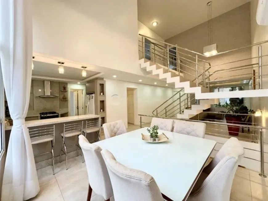 Casa de 3 dormitórios e 329m² priv., a venda em Coqueiros - Florianópolis - Foto 2