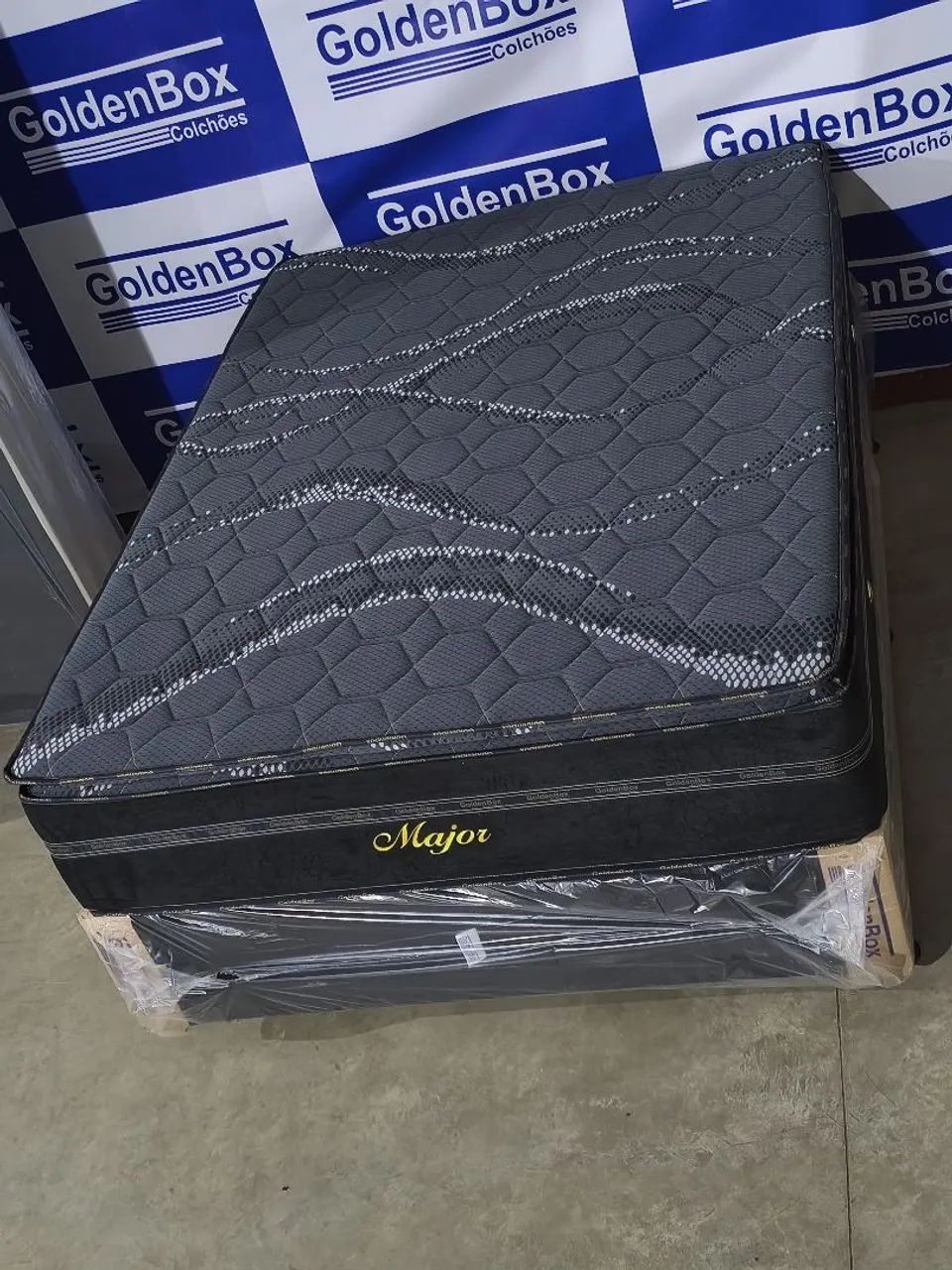 Cama casal com colchão major rexistente e confortável