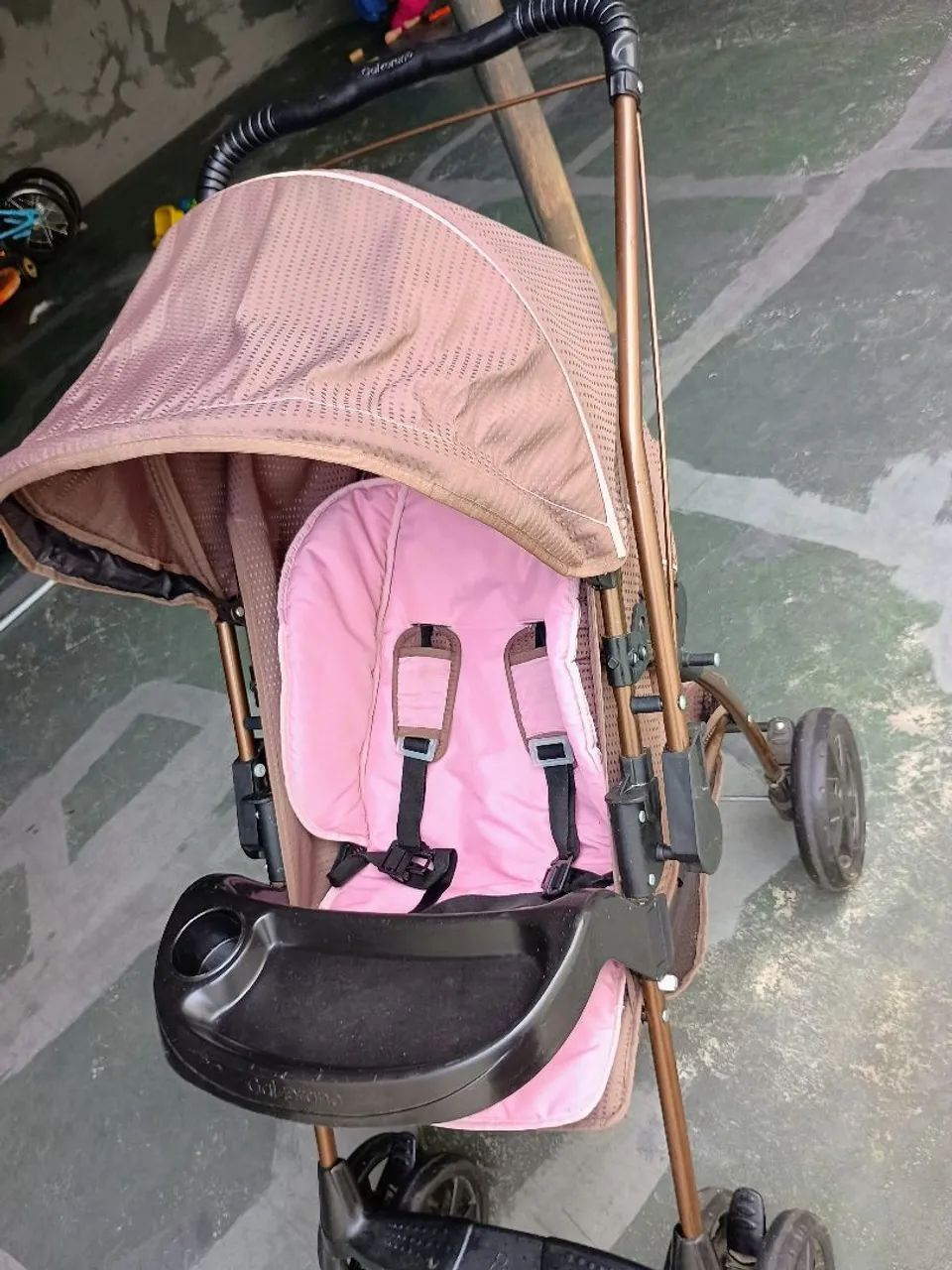 Carrinho de bebê semi novo  - Foto 4