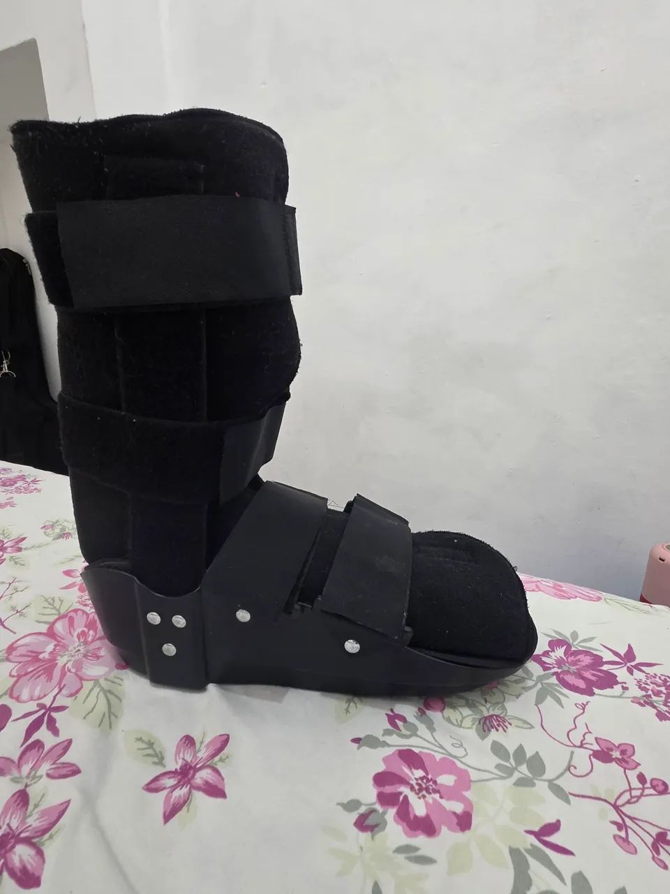 Muleta e bota ortopédica - Foto 2