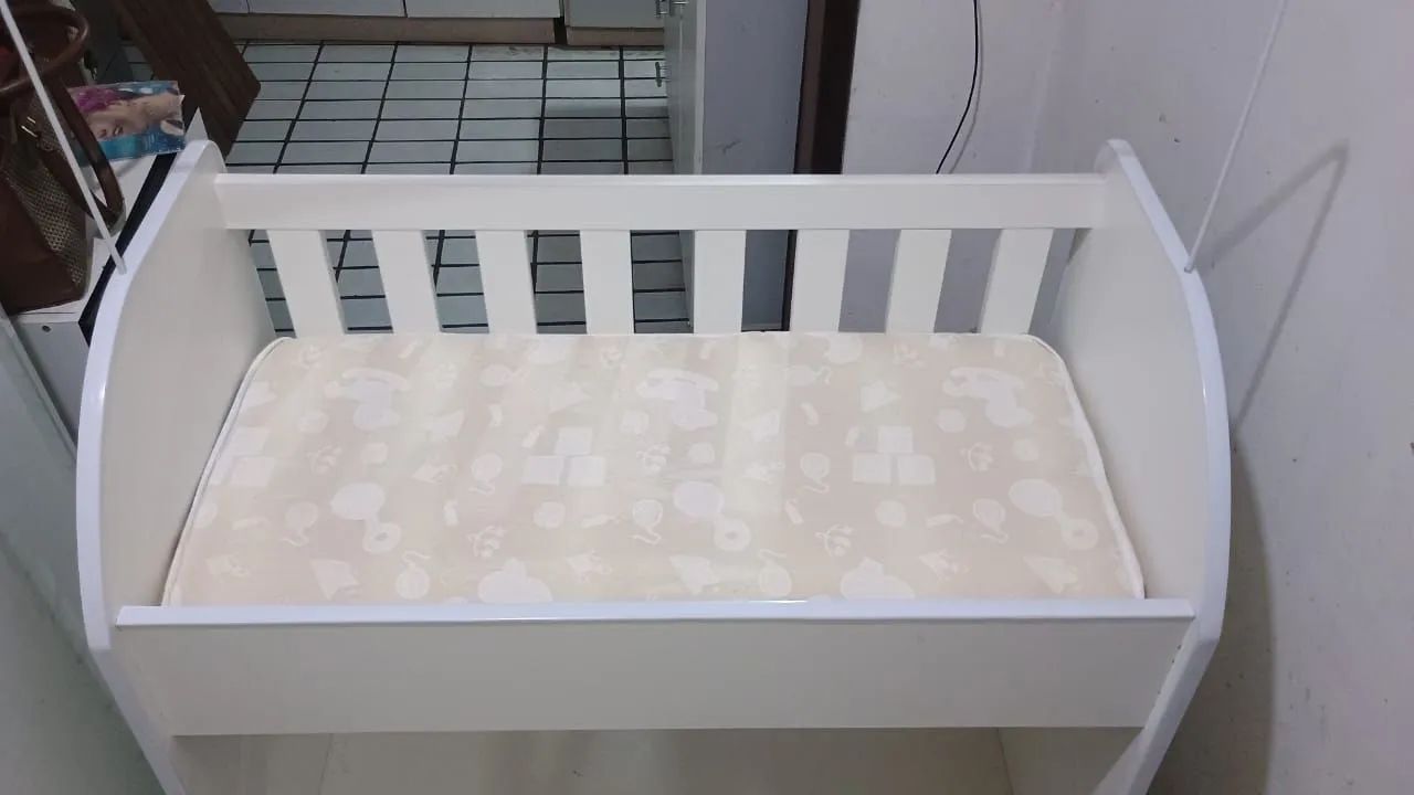 mini berço e cadeira balanço  - Foto 3