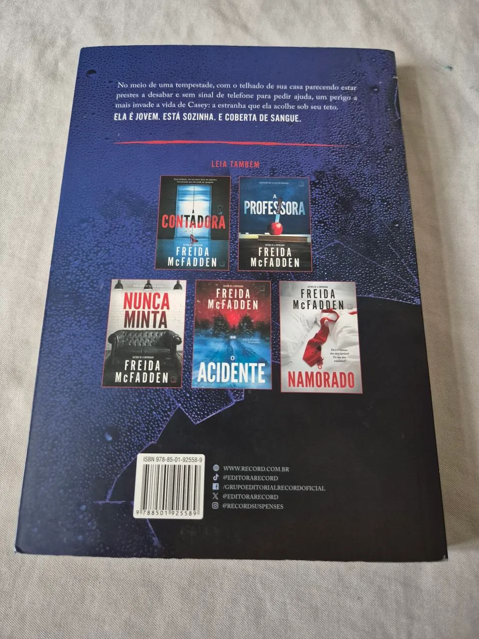 Livro: A Intrusa - Foto 2