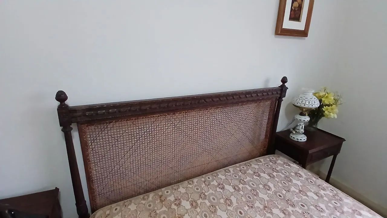 Cama antiga(colchão a parte)