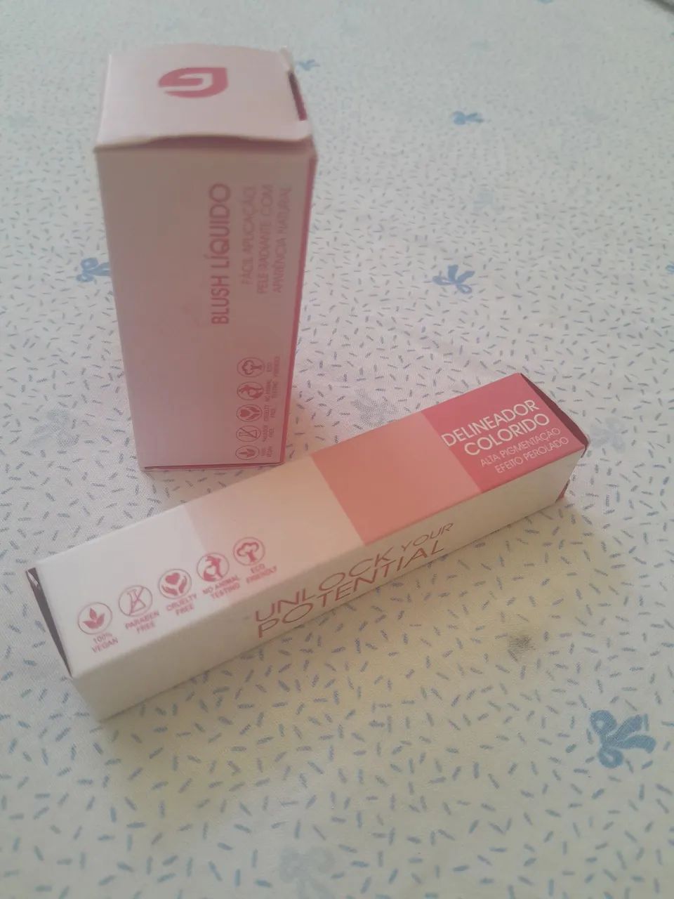 Blush liquido + delineador colorido  - Foto 2