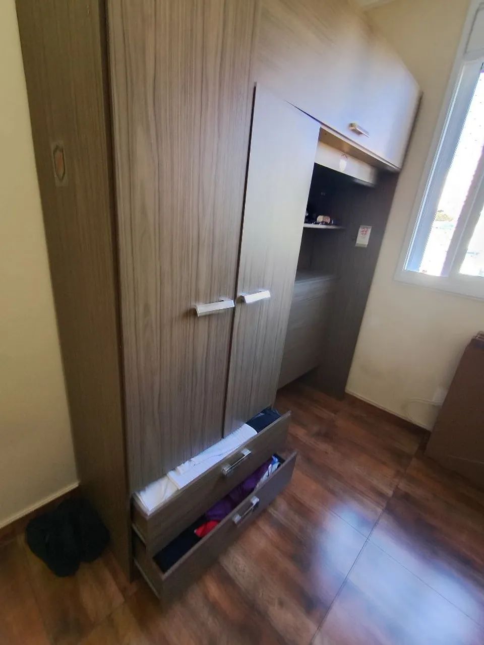 Guarda Roupa de solteiro com baú