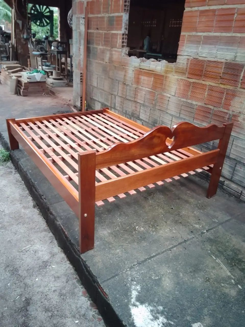 Cama de casal vintage 100% madeira Andiroba