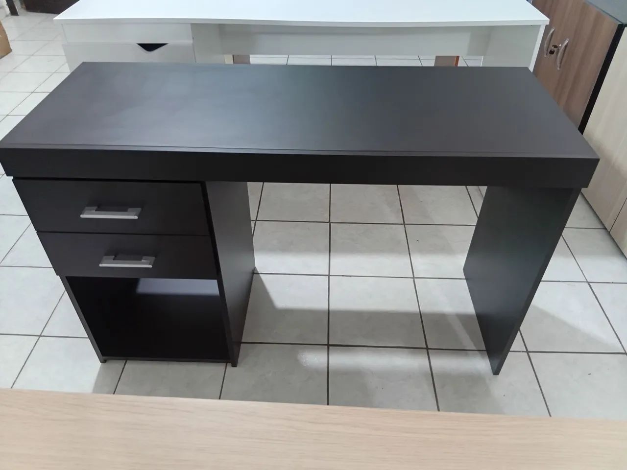 Escrivaninha com 2 gavetas em Belém 