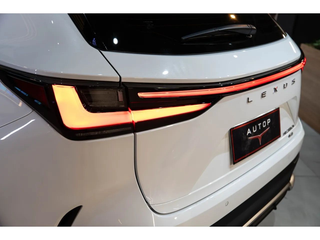 Lexus NX-350h F-sport 2.5 16V Aut. (hybrid), foto 9 de 20