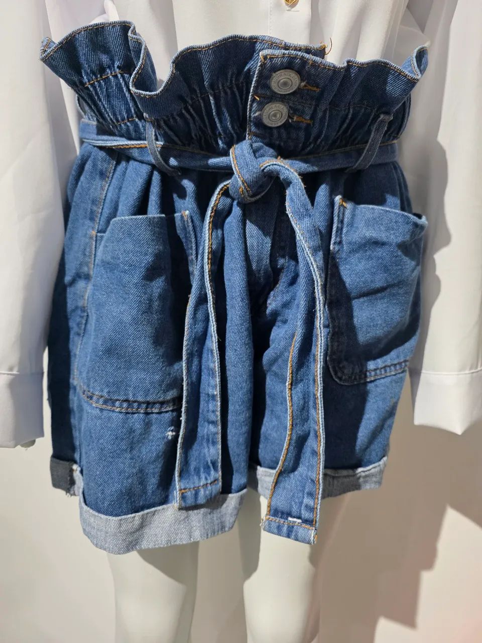 Shorts jeans da marca Marisa tamanho 45 - Foto 2