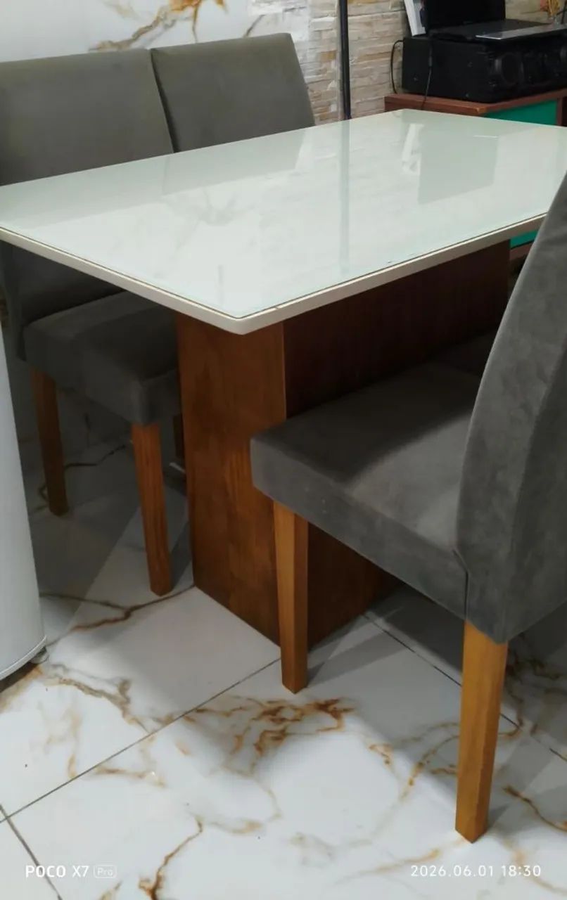 Mesa laqueada de vidro+ 4 cadeiras - Foto 5