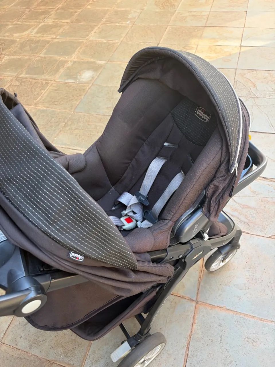 Kit Carrinho de Bebê com Bebê conforto veicular - Foto 2