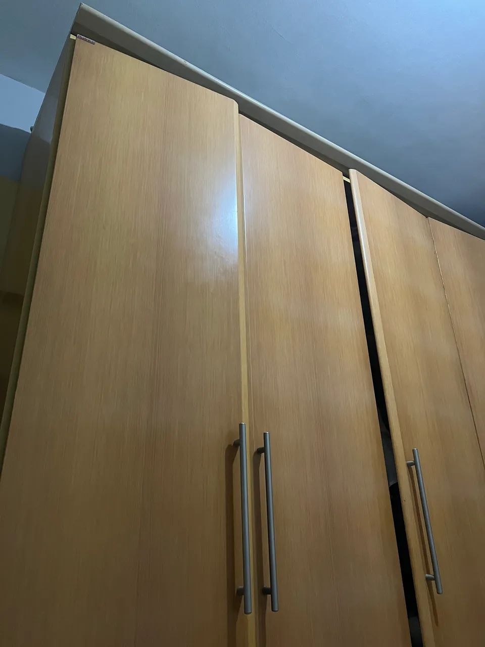 Guarda roupa em madeira rudnick 
