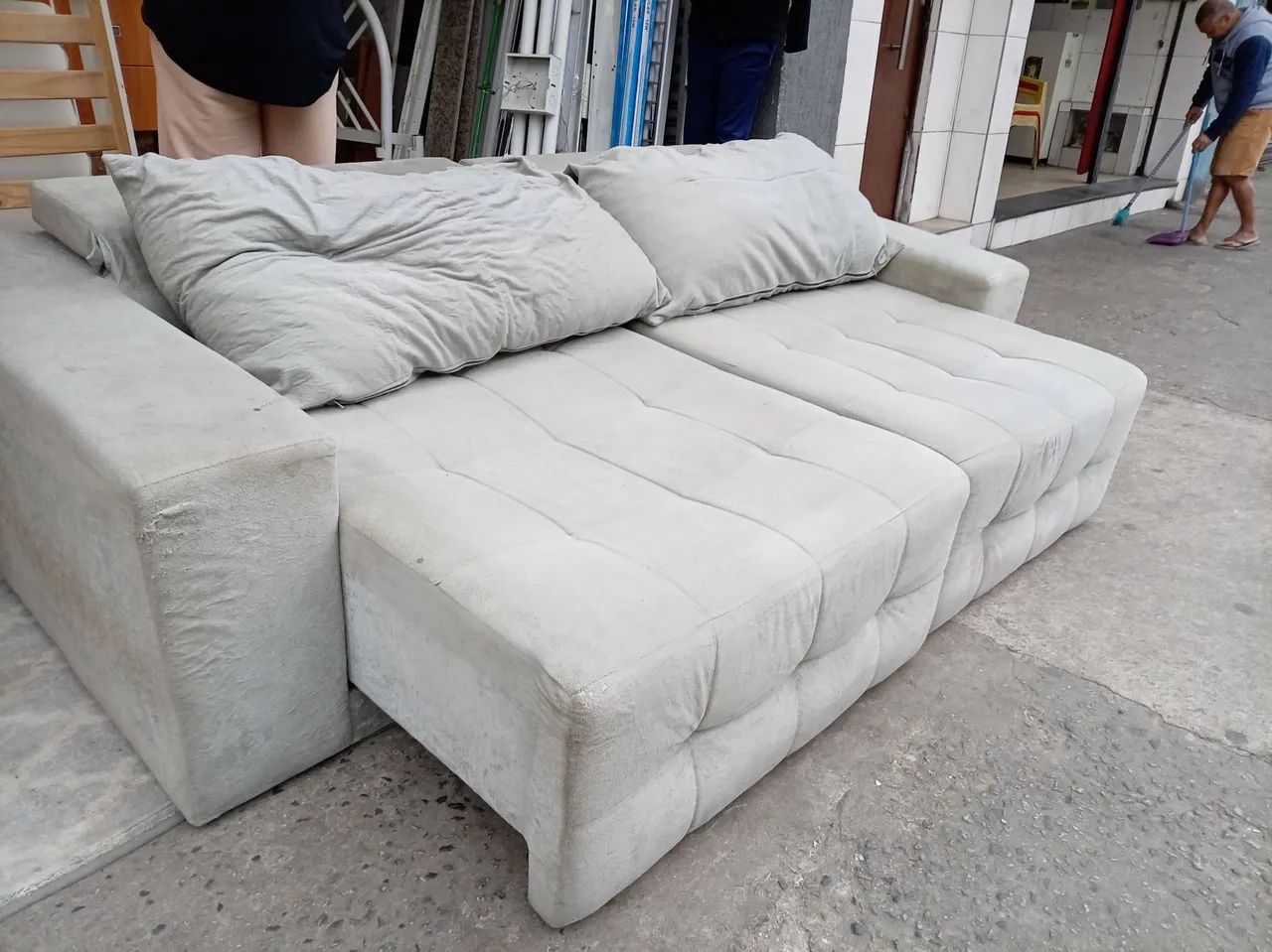 Sofá Retrátil Conforto e Espaço!  - Foto 4