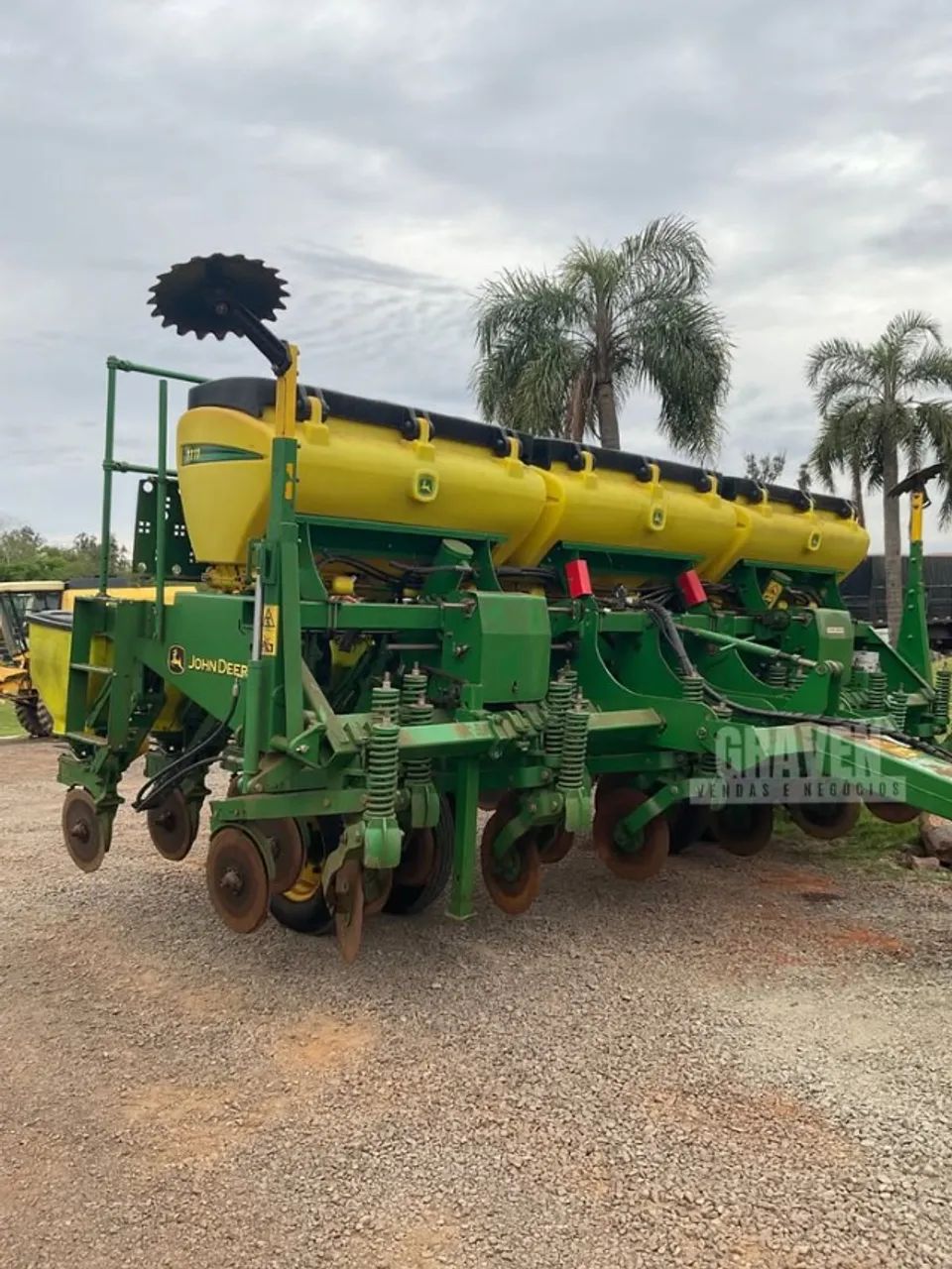 Plantadeira John Deere 1111 - 11 linhas - Foto 4