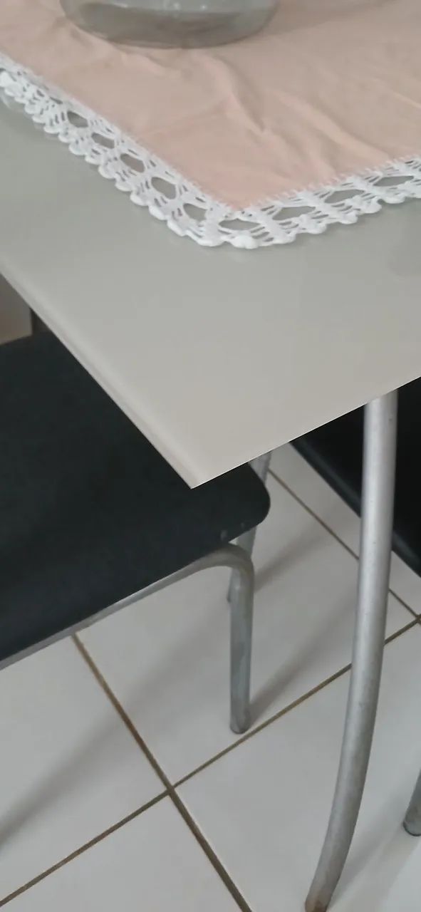 Mesa 4 cadeiras tampo de vidro