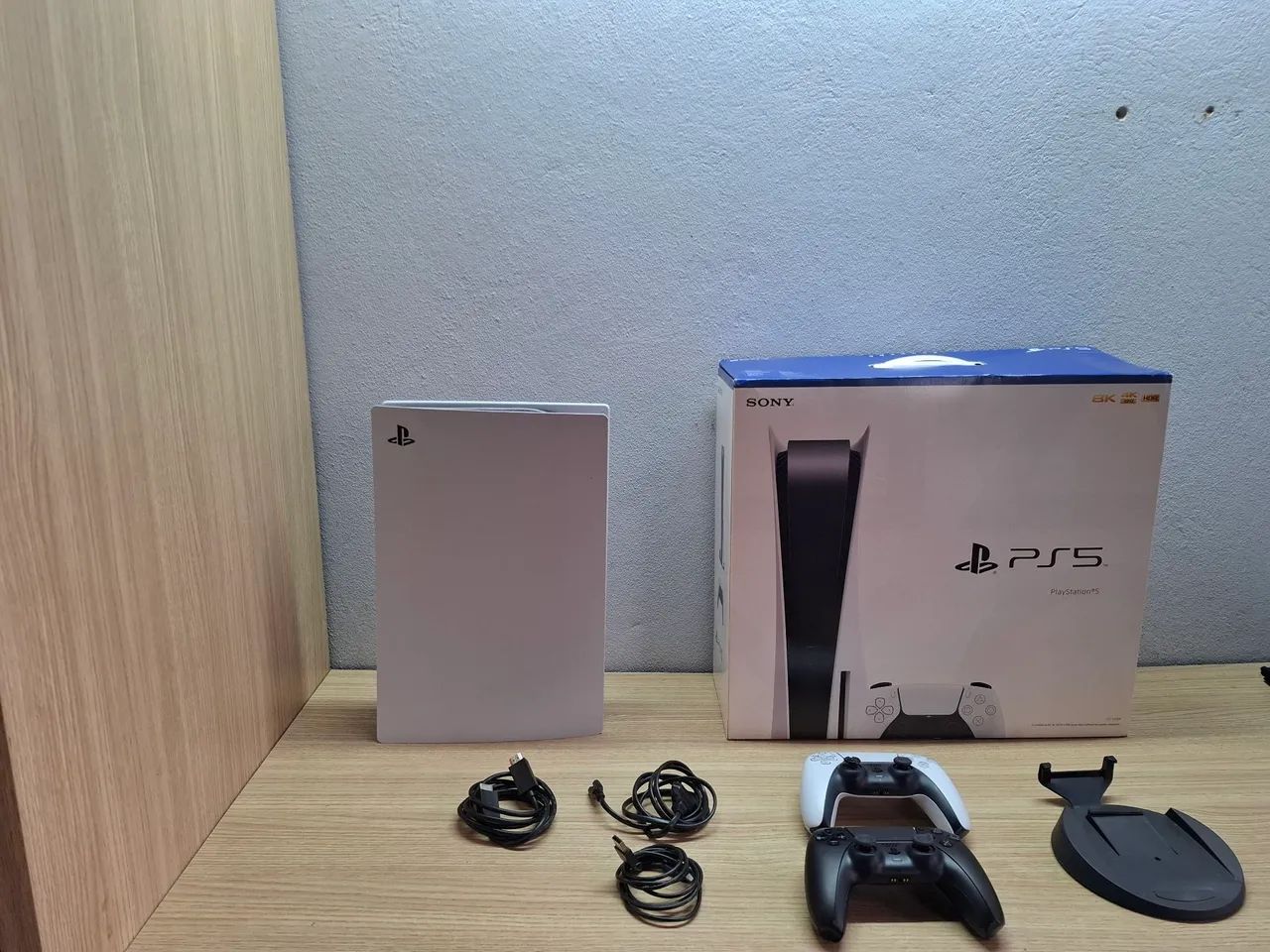 Playstation 5 normal com leitor + 2 controles.  - Foto 3
