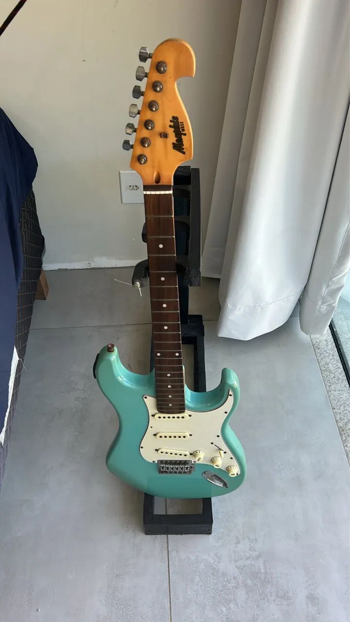 Guitarra, amplificador e capa 