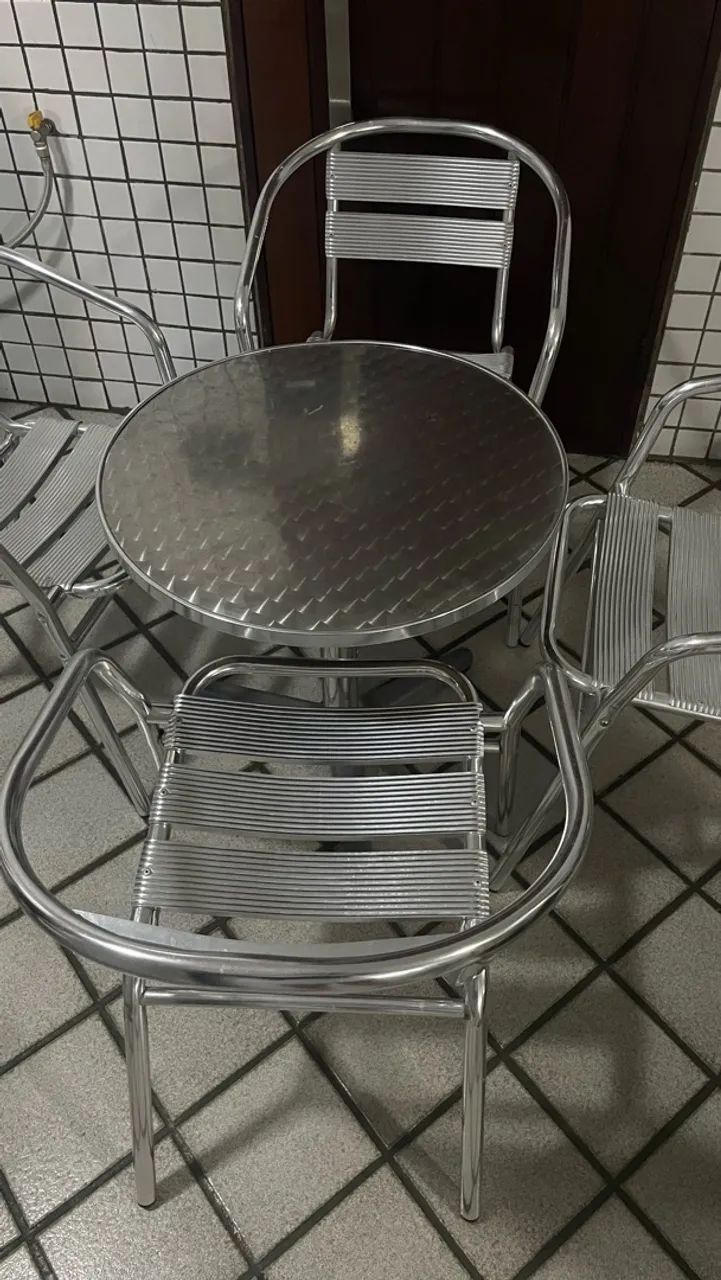 Mesa de alumínio com 4 cadeiras  - Foto 2