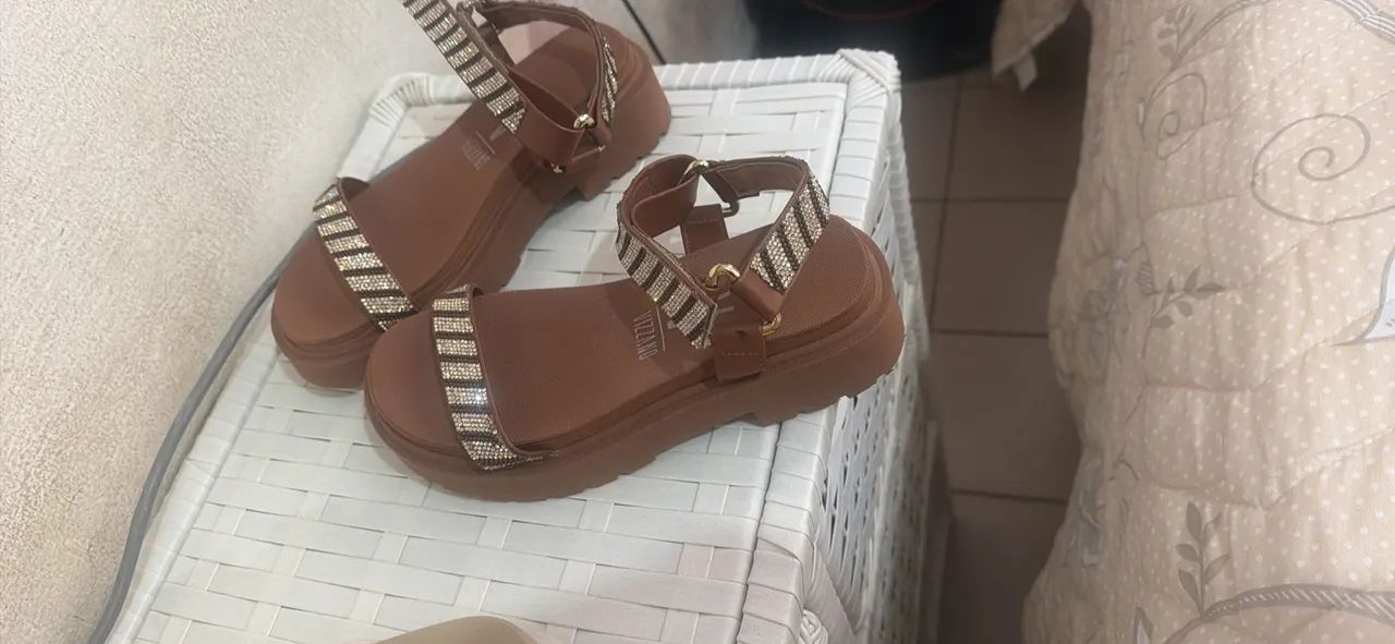 Papeti sandalhas novas 