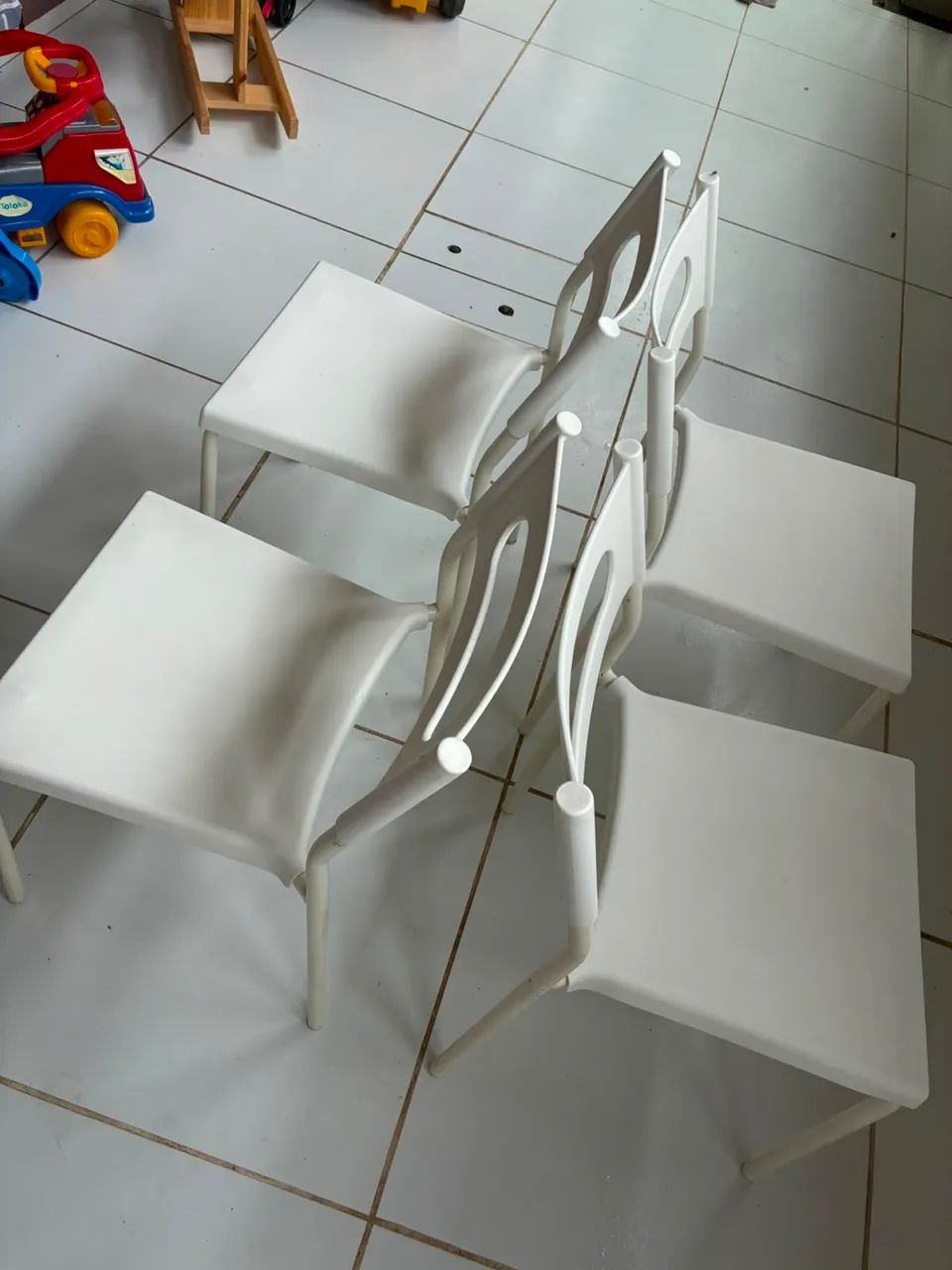 Mesa em madeira com 4 cadeiras - Foto 3