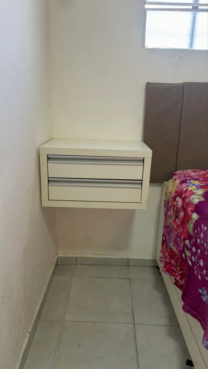 Vende- se cama de solteiro com gavetão e criado mudo - Foto 5
