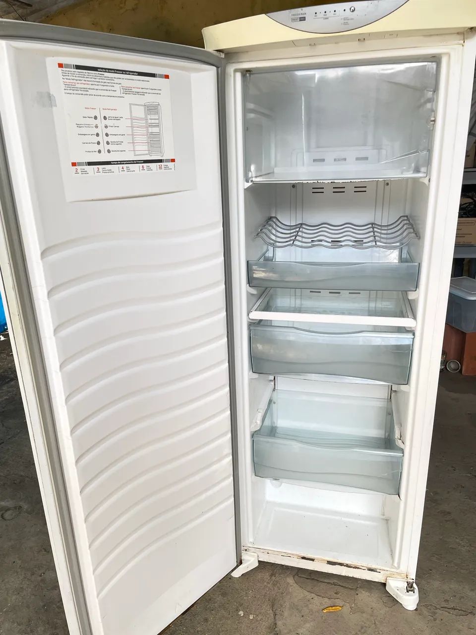 Freezer e geladeira vertical.  2 em 1. 