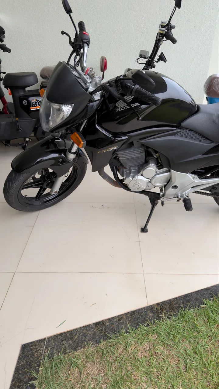CB 300 .. 2014 ? preta  - Foto 5