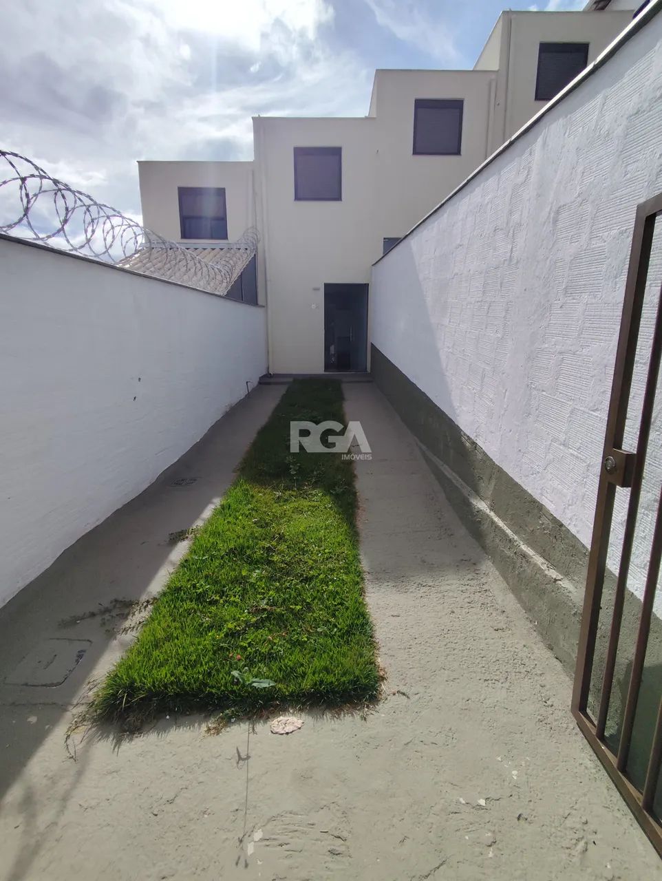 CASA DUPLEX COM 2 SUÍTES E 2 VAGAS  CANAÃ - Foto 2