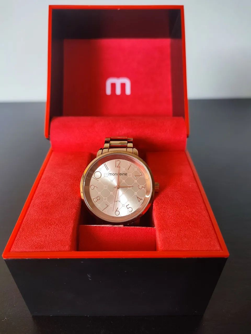 Relógio feminino Mondaine dourado 