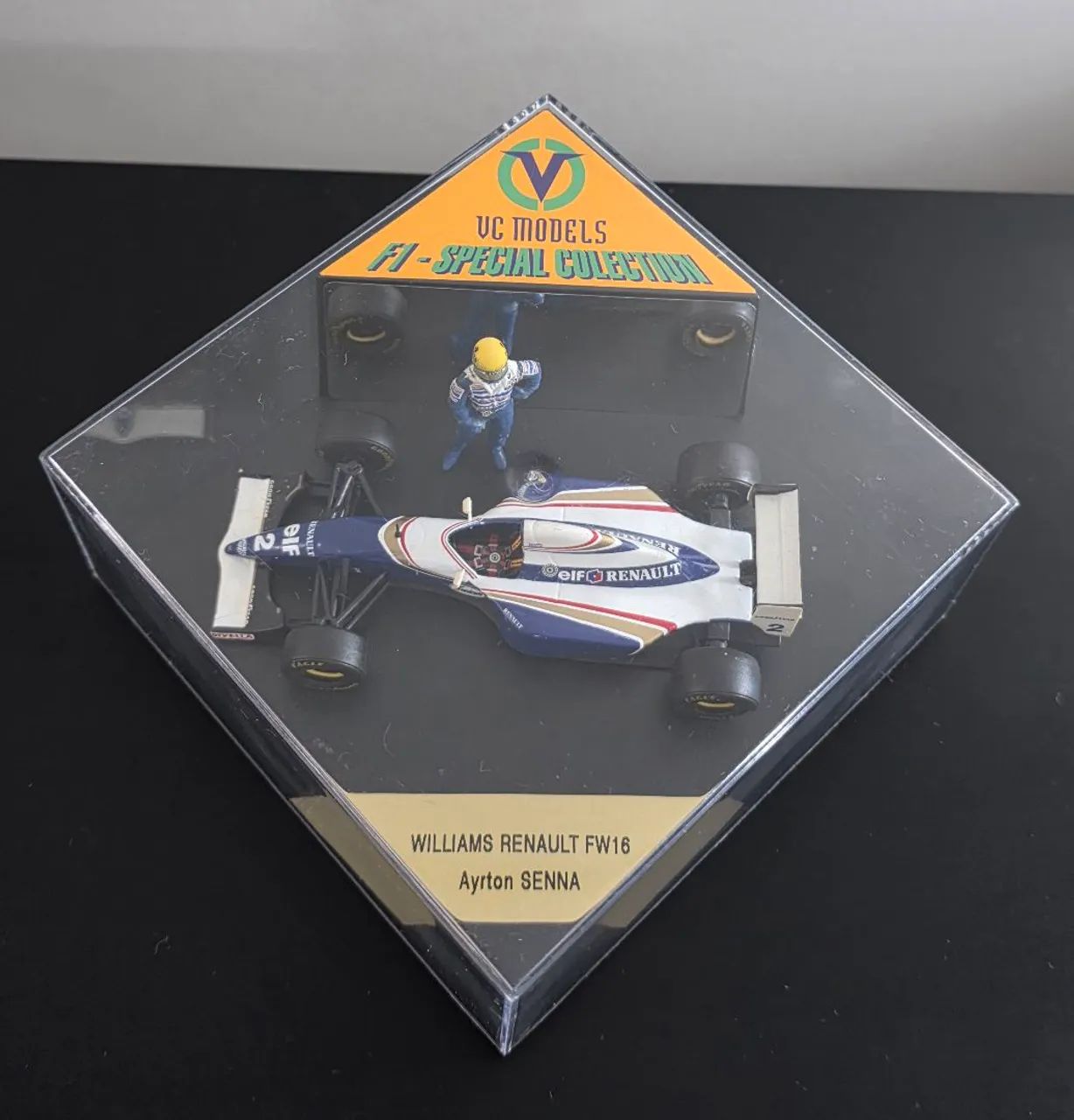 Miniatura Williams Renault FW16 1994 Ayrton Senna (F1 + Figura