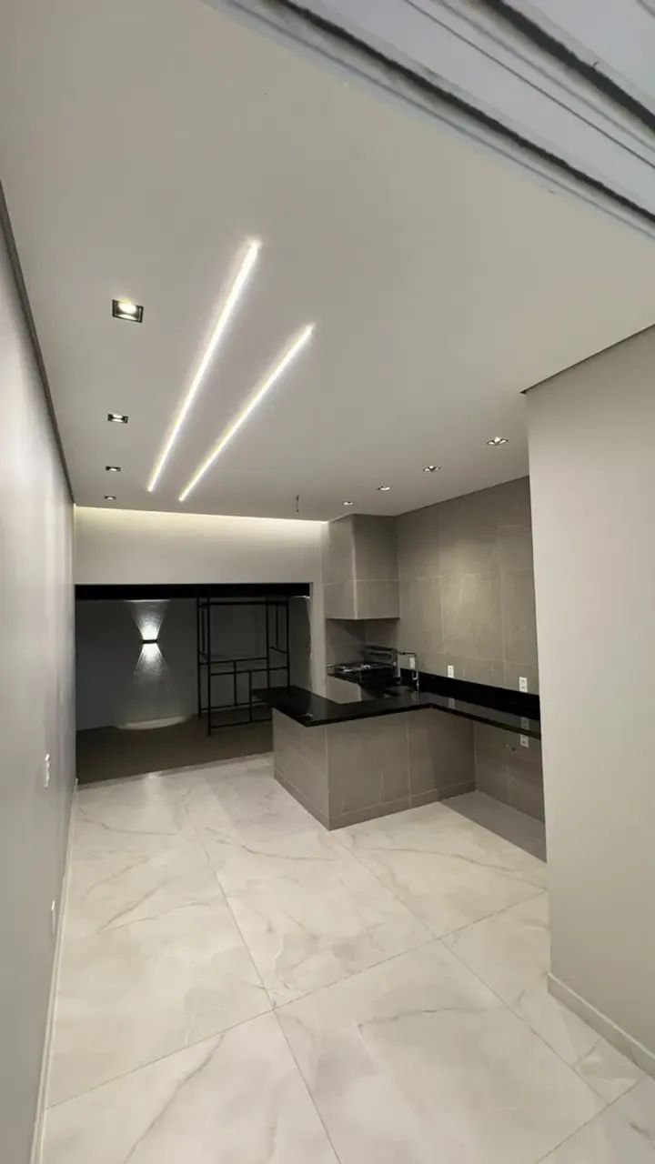 BELÍSSIMA CASA TÉRREA NOVA COM 3 SUÍTES COM CLOSET - Foto 2