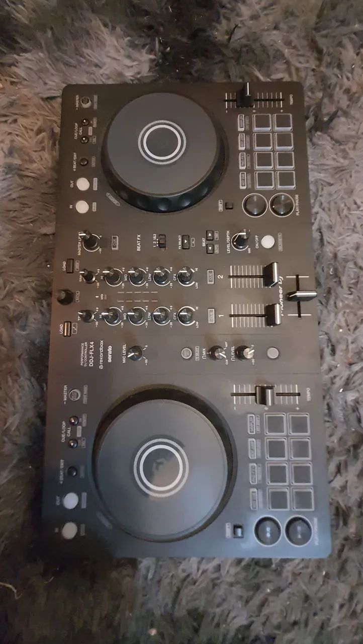 Ddj FLX4 + Case e de brinde uma bag da pionner.