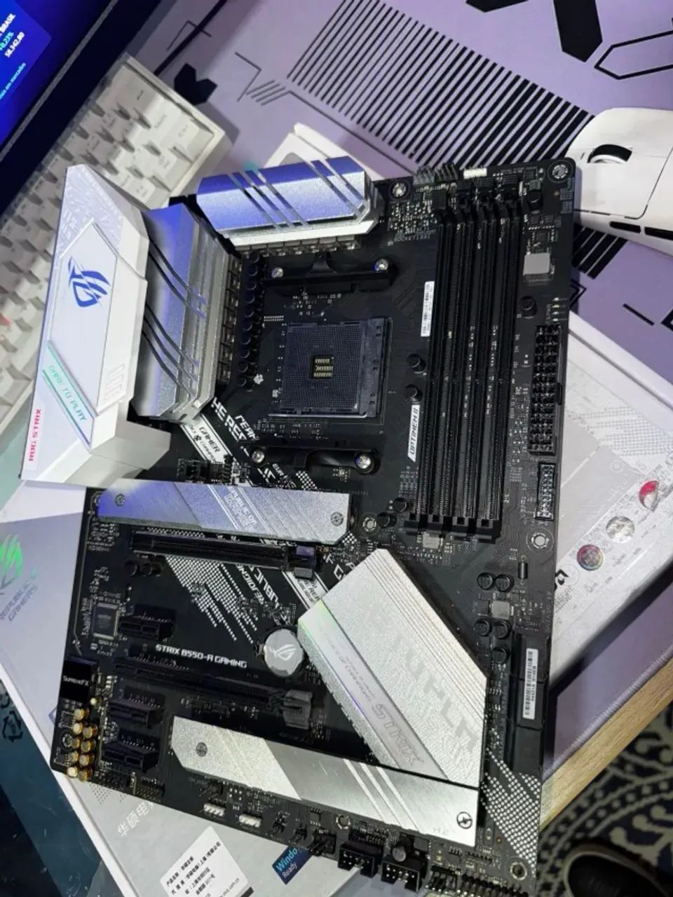Placa Mãe ASUS ROG Strix B550-A AM4 ATX - Foto 2