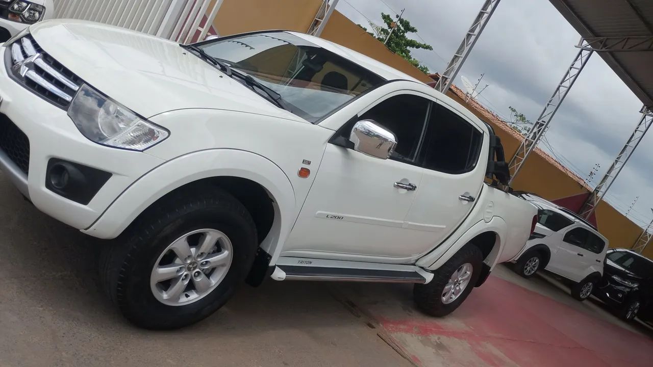Mitsubishi L200 Triton HLS 2.4 Flex 16V CD Mec. 2016 - Foto 3