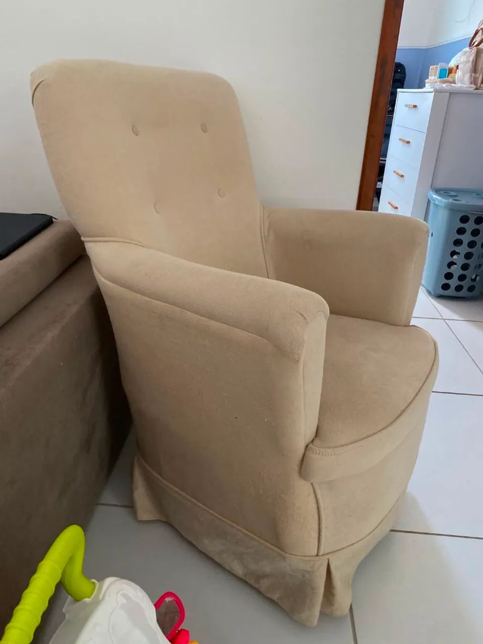 POLTRONA COM PUFF QUARTO - Foto 5