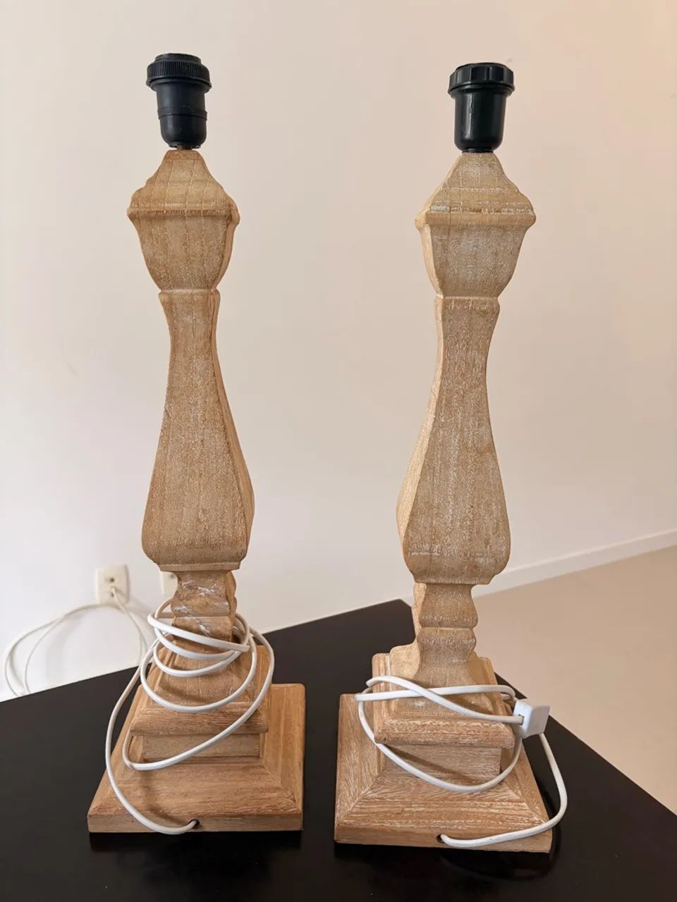 Conjunto de abajures de madeira 