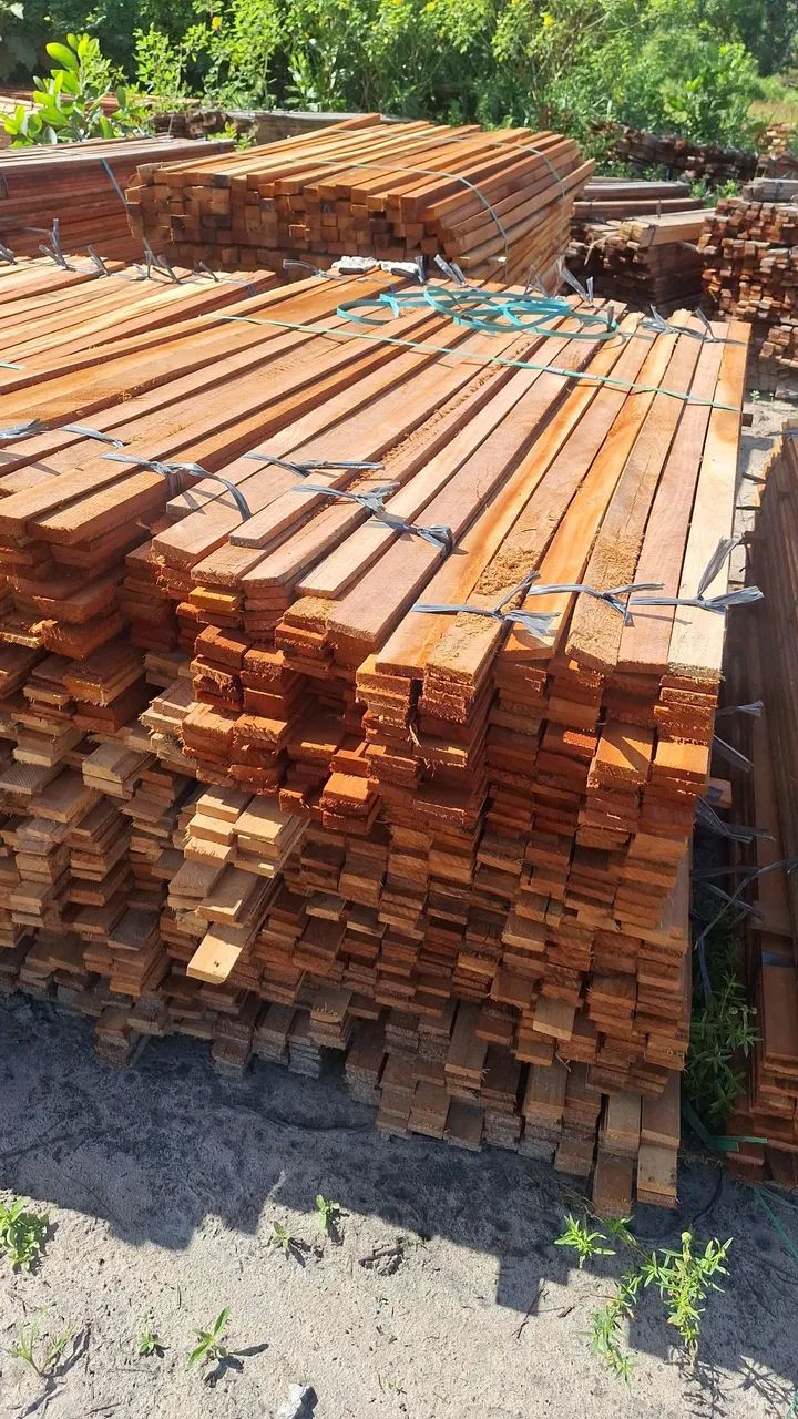 Temos ripas , barrotes pra cercado e madeira pra móveis  - Foto 4