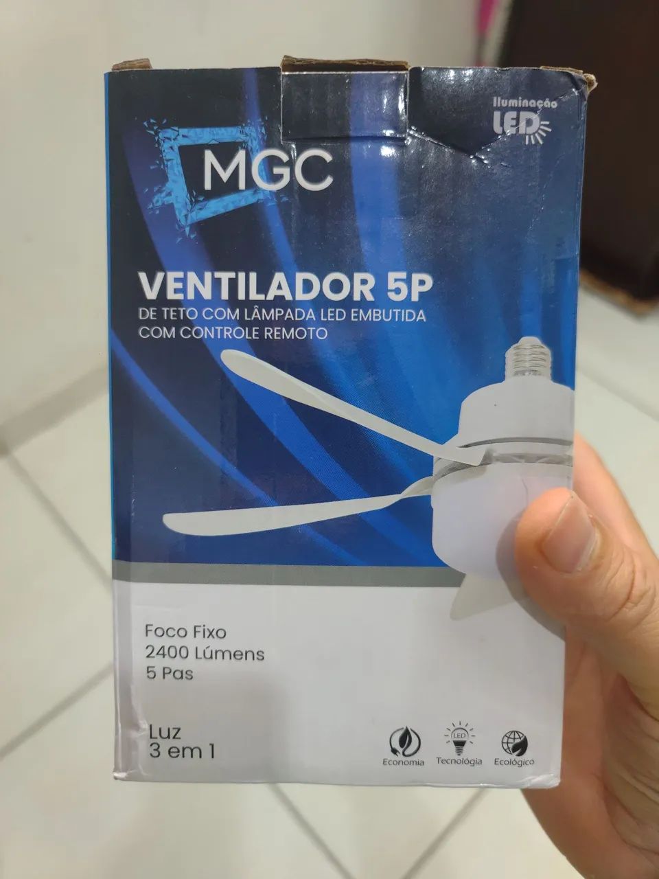 Ventilador de teto com lâmpada e controle 