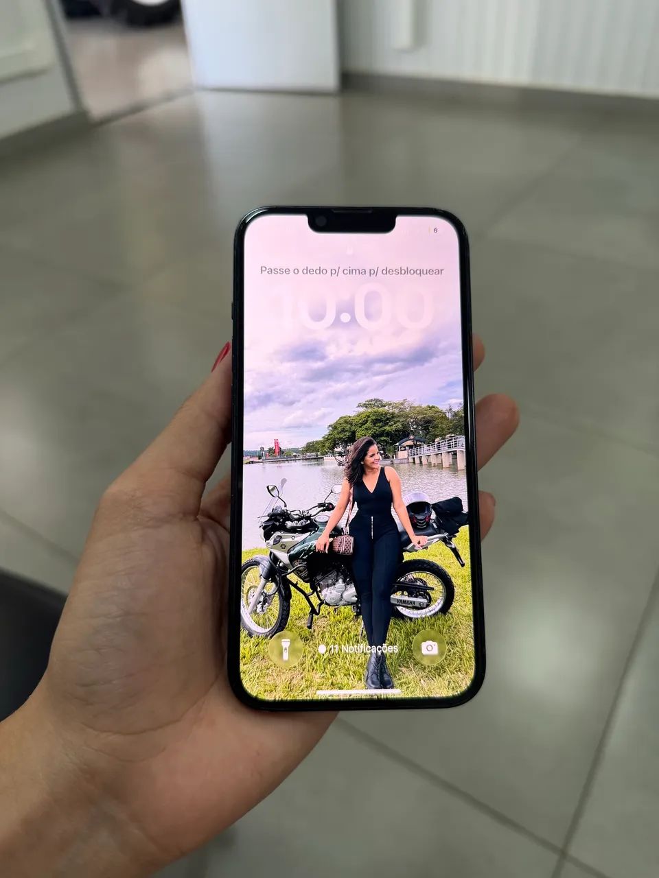 Vendo IPhone 14 azul semi novo