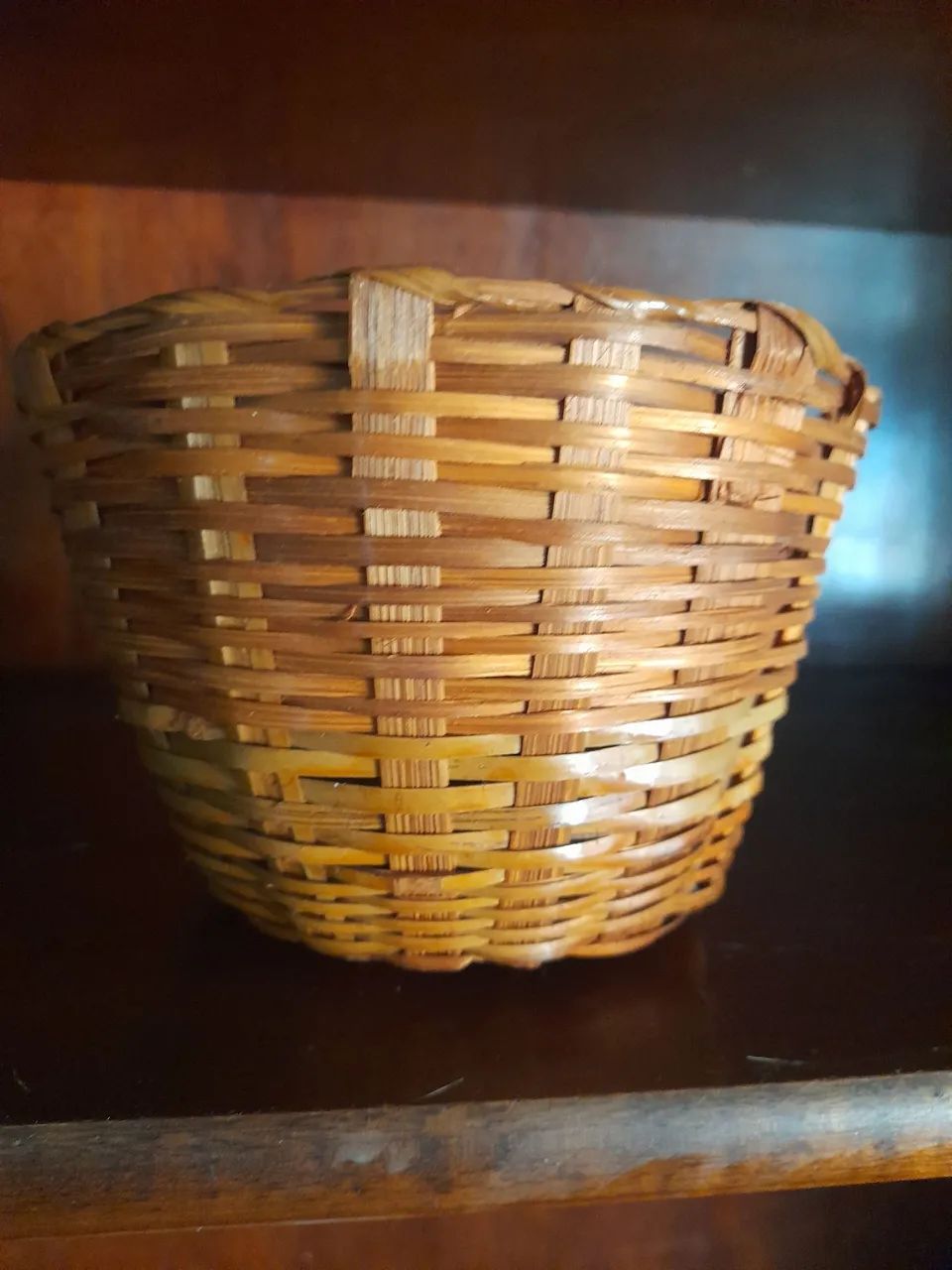 Cestinha em vime.