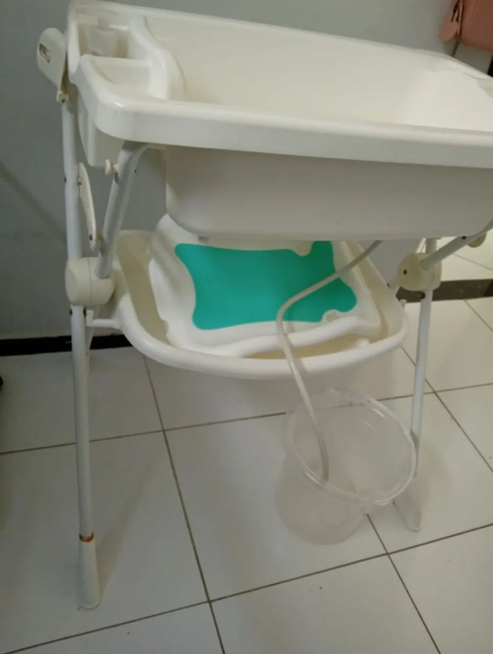 Banheiro com suporte e trocador 