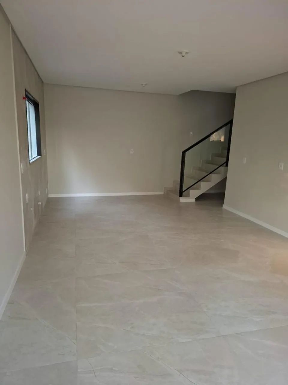 Vende-se Sobrado Moderno ? 3 Quartos, Suíte com Varanda e Quintal no centro  - Foto 3
