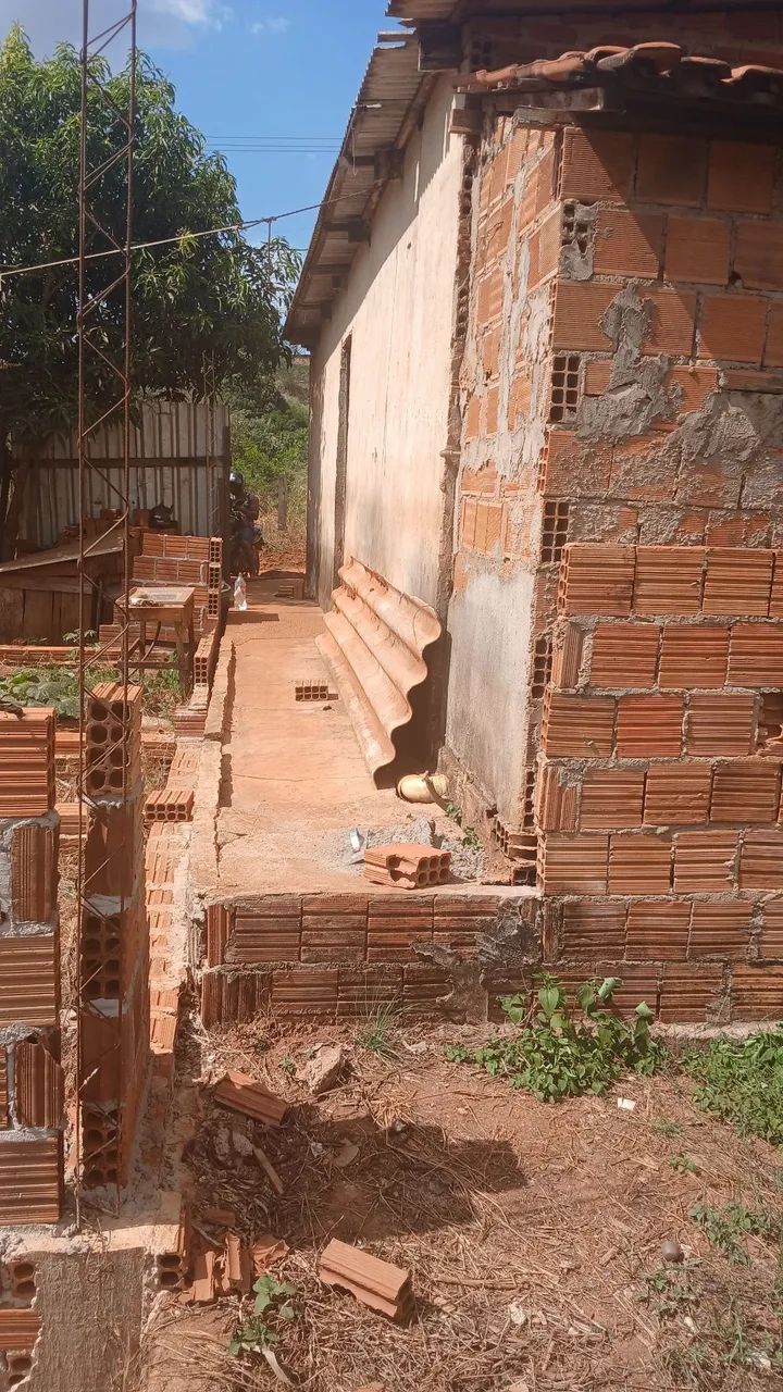 Meio lote com casa construída  - Foto 5