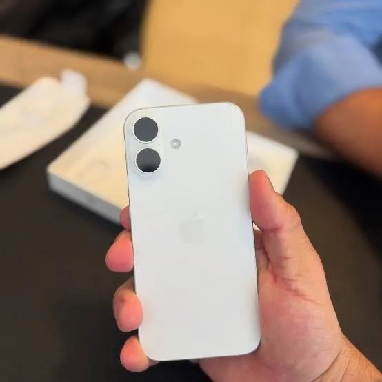 iPhone 16 semi novo  - Foto 3