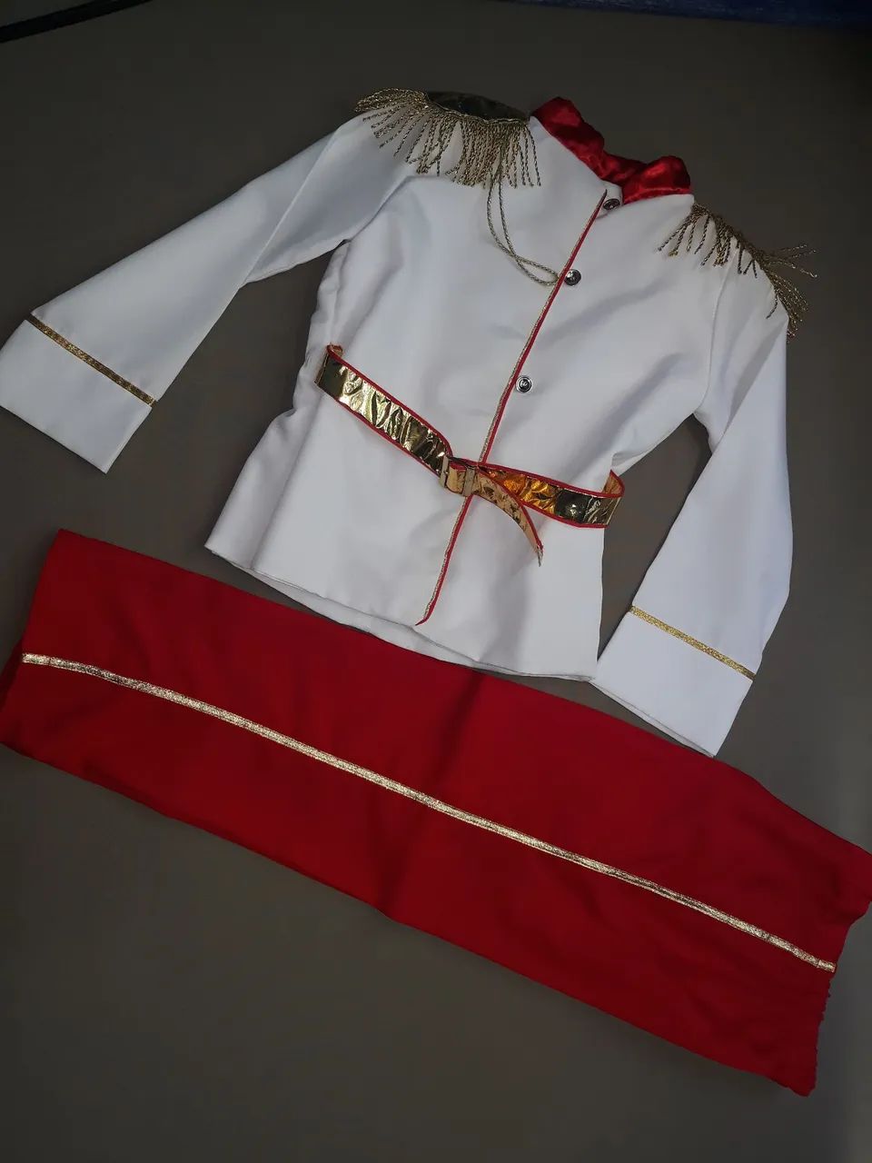 Roupa  infantil de  príncipe 