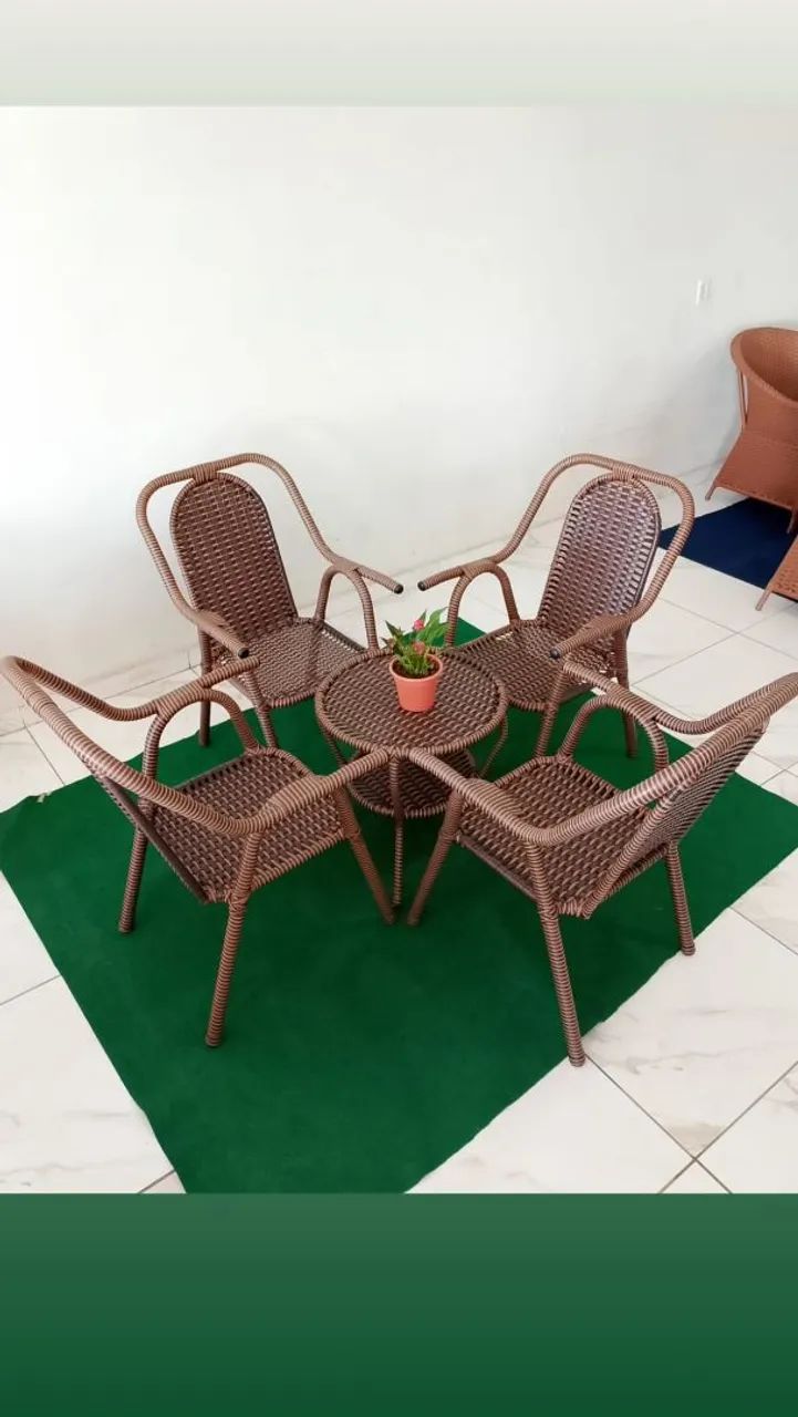 Conjunto de Cadeiras de área com Mesa de Centro - Área Externa
